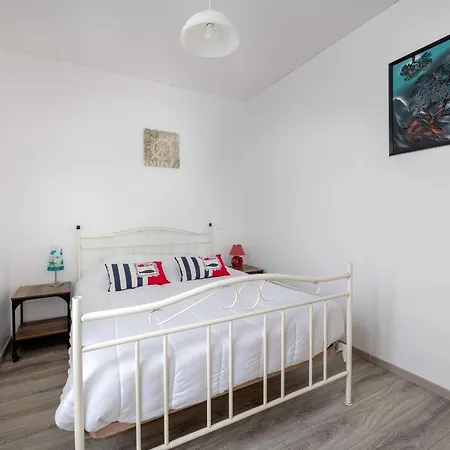 Holiday home Maison Pour 5 A 350m De La